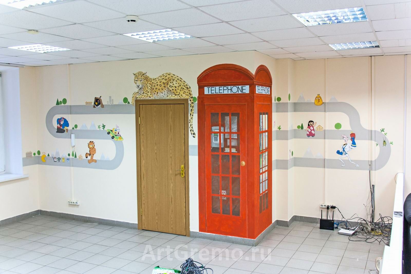 Роспись стен в офисе IT-специалистов Storeland. Главный зал.